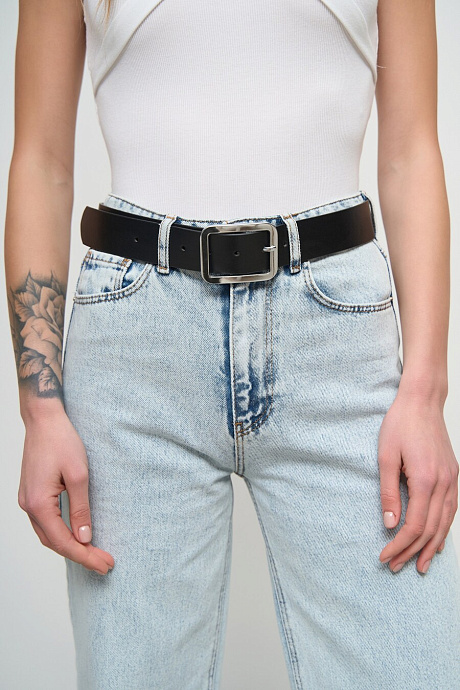 Ремень с серебрянной прямоугольной пряжкой черного цвета - 1105-1