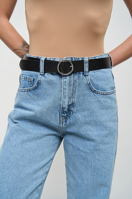 Черный ремень с круглой серебрянной пряжкой  - 1140-1